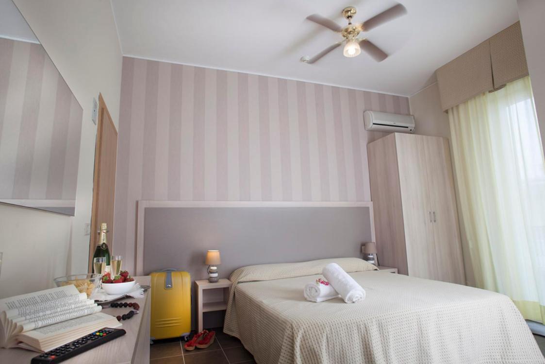 Hotel Villa Perazzini Rimini Esterno foto