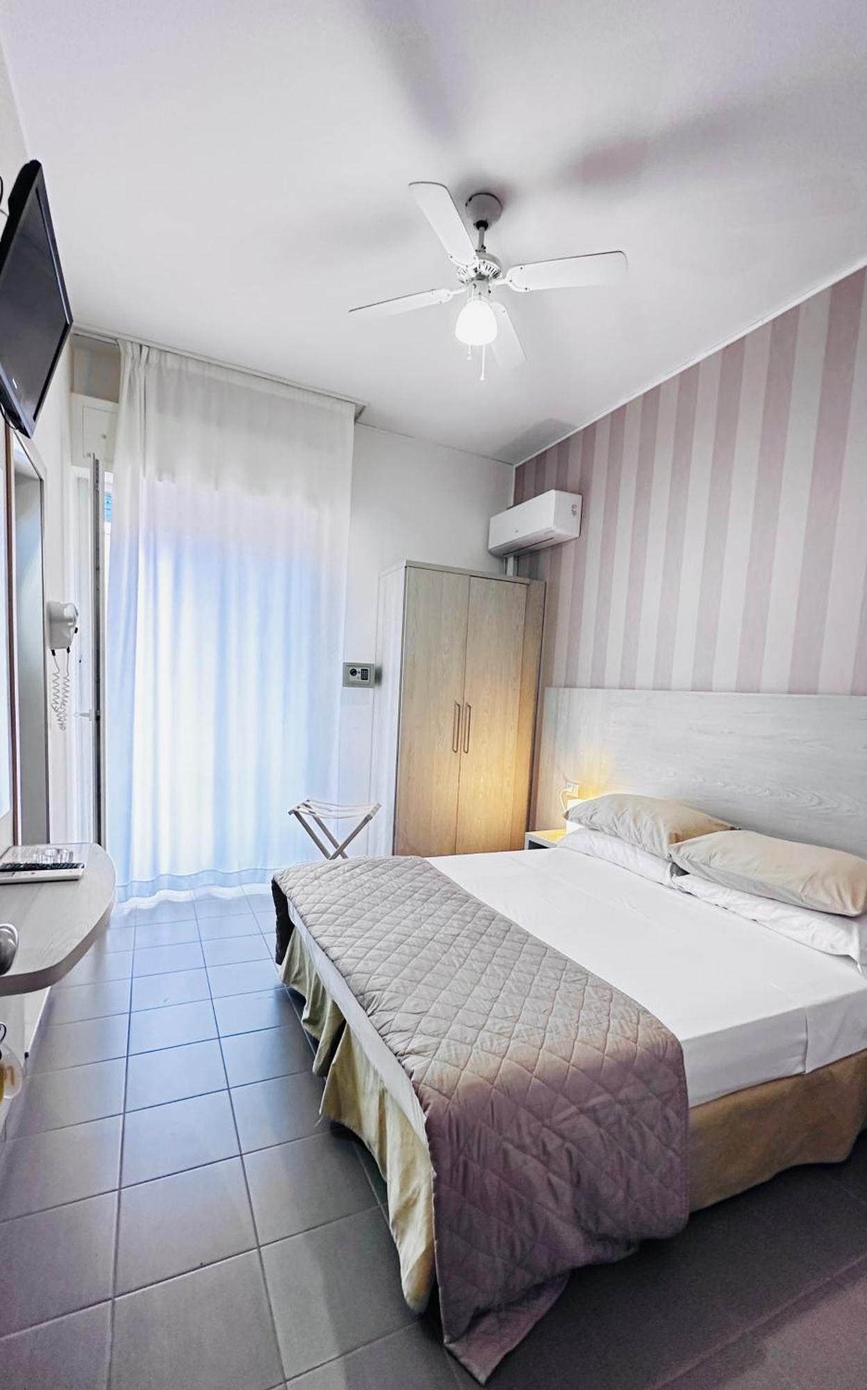 Hotel Villa Perazzini Rimini Esterno foto