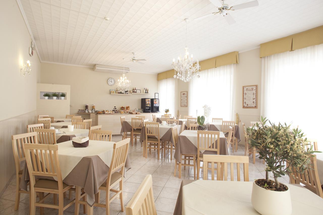 Hotel Villa Perazzini Rimini Esterno foto