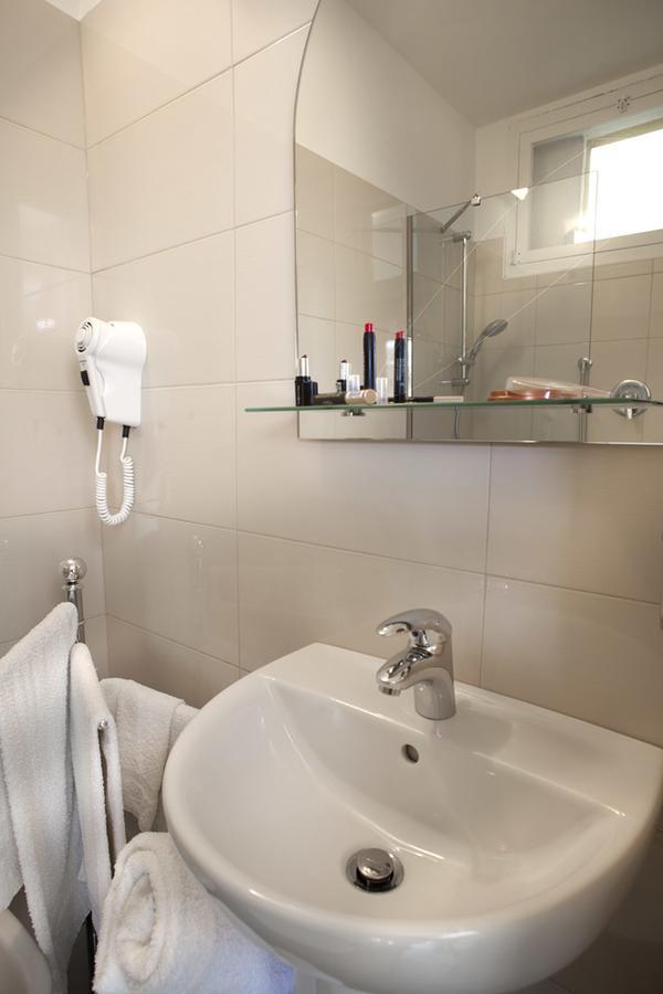 Hotel Villa Perazzini Rimini Esterno foto